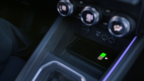 smartphone charger - Renault hands-free key card - Renault