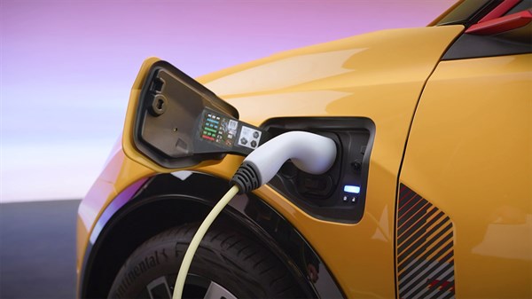 battery charging and bonnet indicator - R5 E-Tech electric - Renault