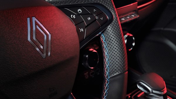 Renault Arkana E-Tech full hybrid - upholstery and steering wheel