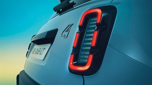 low loading sill - Renault 4 E-Tech electric