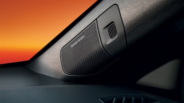 9 speakers, 410W Harman Kardon hi-fi sound - Renault Megane E-Tech electric