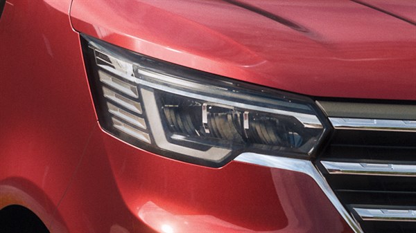 Renault Trafic Passenger - LED headlights