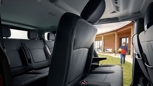 Renault Trafic Passenger - modular passenger area : 3, 6 or 9 seats