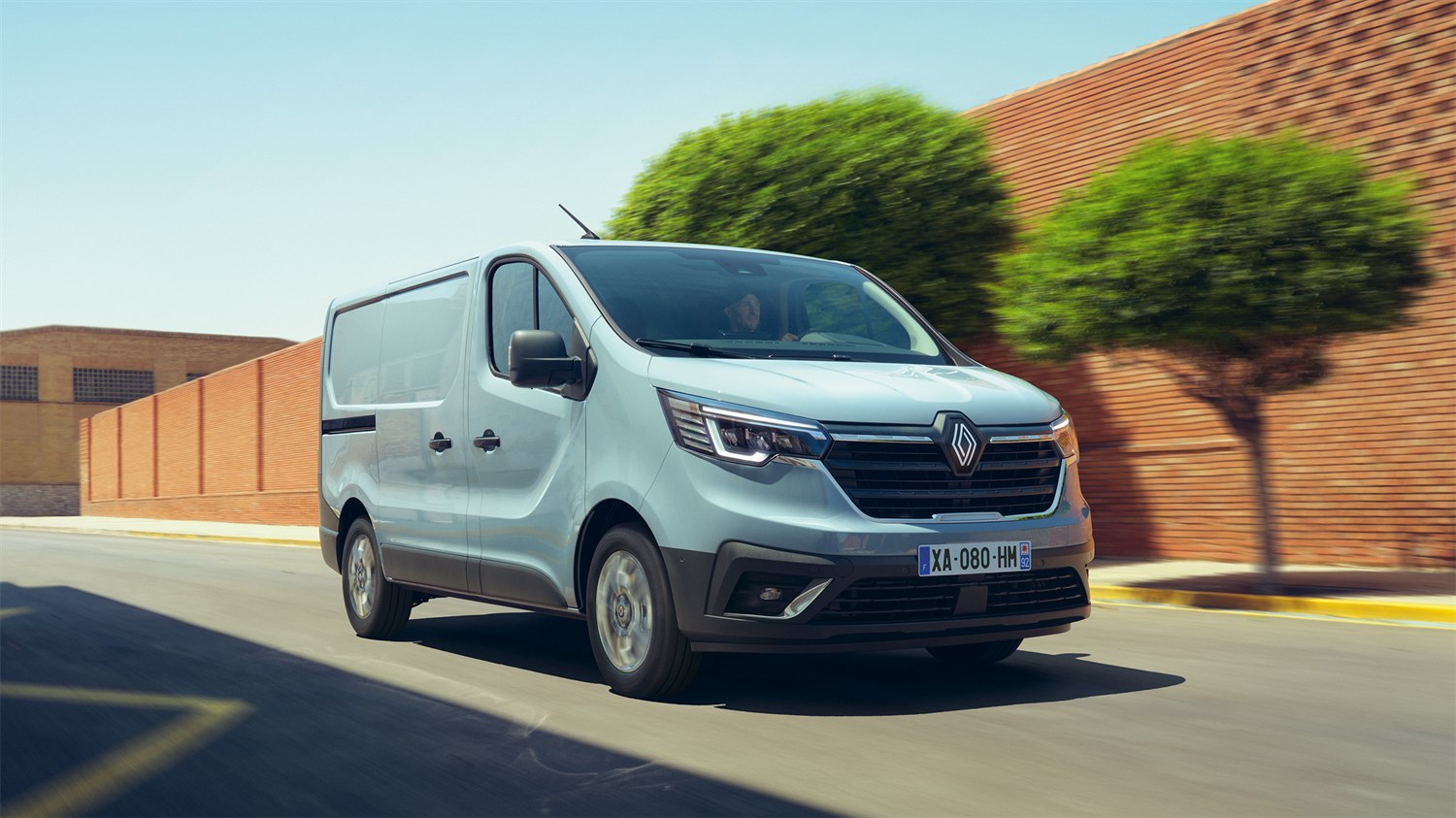 2 types of energy sources - powertrain - Renault Trafic Van