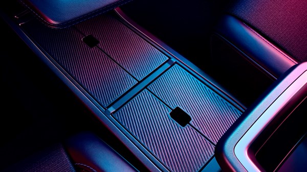 centre console storage with cover - Renault Megane E-Tech electric