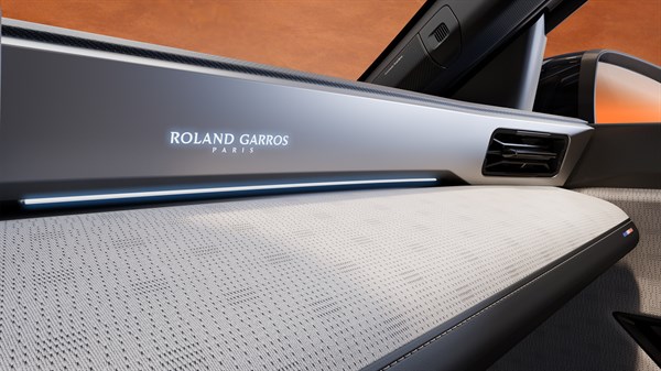 Renault 4 E-Tech électrique Roland-Garros-planche-de-bord