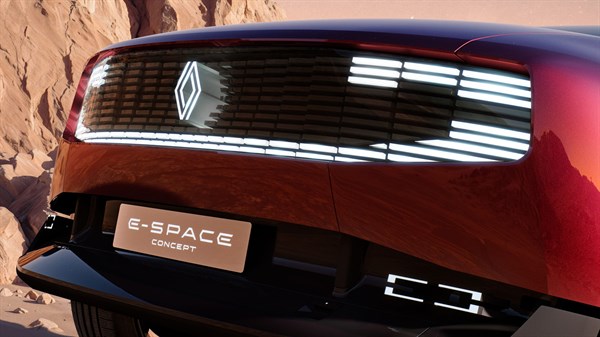 Renault E-Space Concept - redesigned grille and floating illuminated logo
