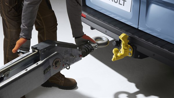 all-new Renault Trafic - standard towbar pack with 4-hole combination hook 